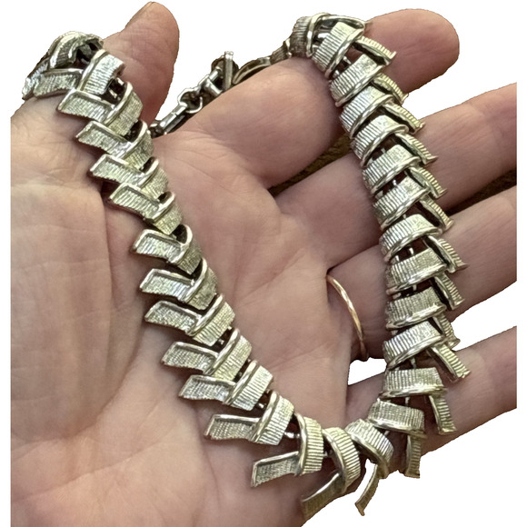 Vintage Coro Necklace Textured Silvertone Egyptian Revival Choker Collar 17" - Picture 3 of 8